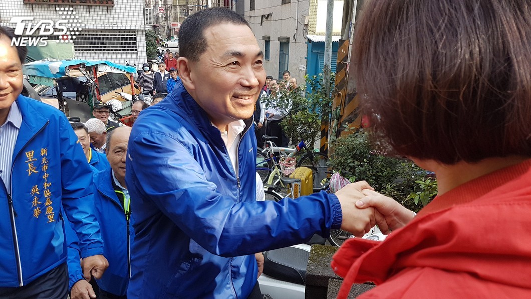 侯友宜登高展自信 誰來對戰都歡迎