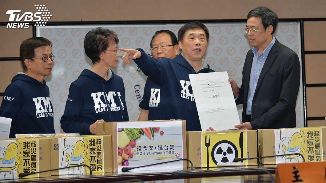 郝龍斌提案反核食公投 送門檻十倍連署書