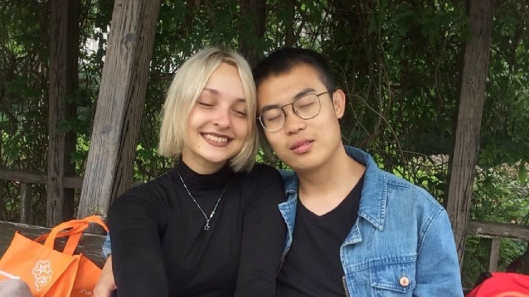 兩人見面認識後就一見如故,隨即陷入熱戀。(圖/翻攝自西安網)