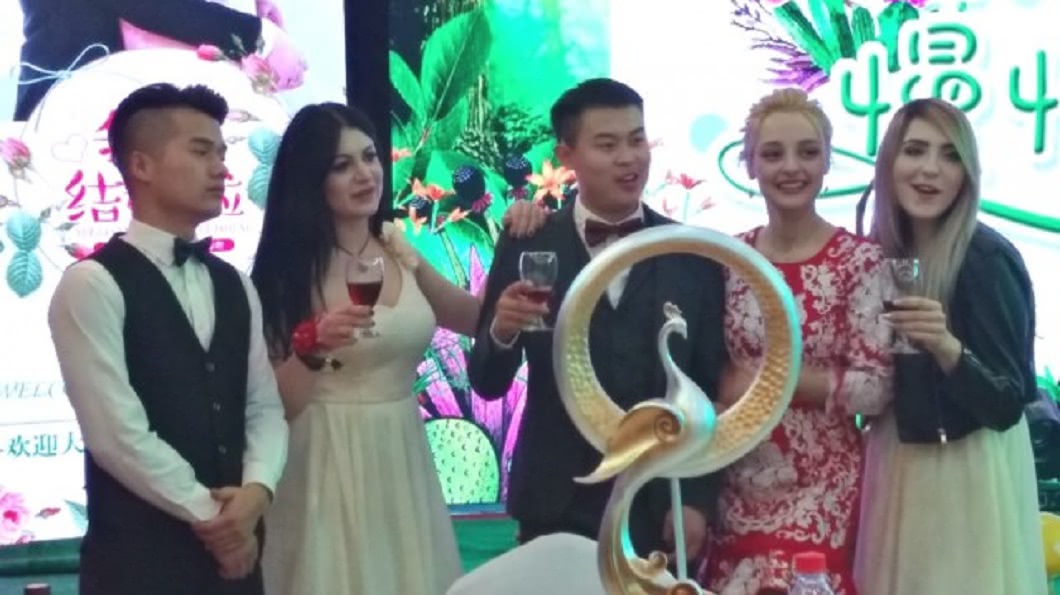女方的親友來參加婚禮,每個也都是非常漂亮。(圖/翻攝自西安網)