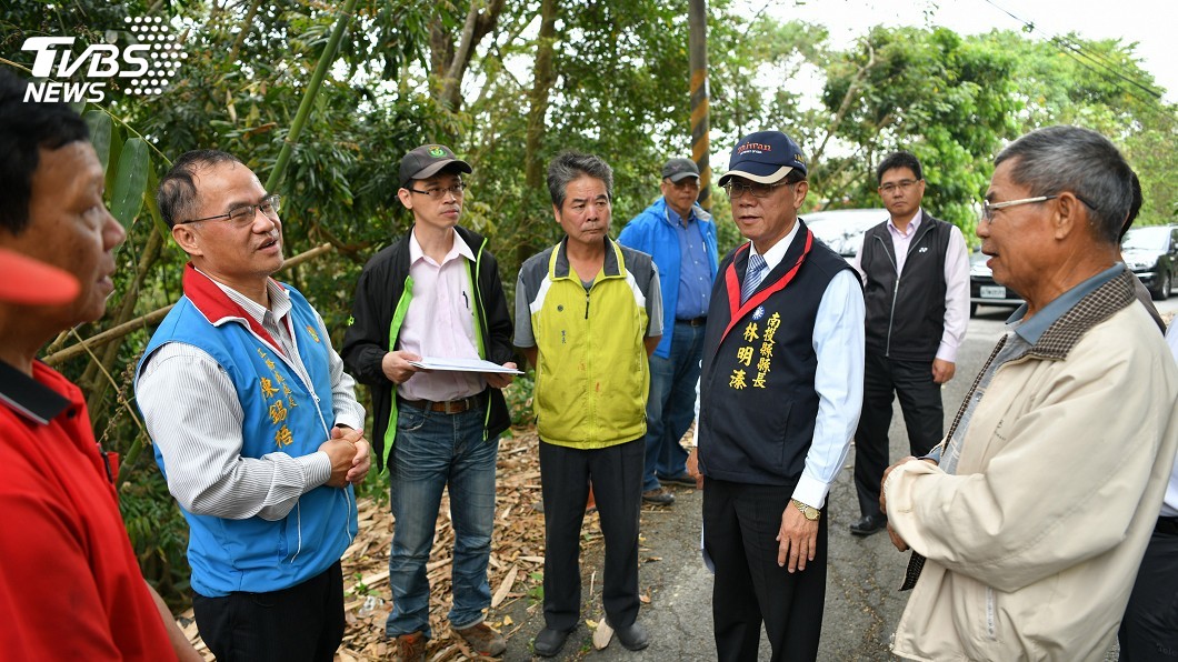 竹山巷道破損造成摔傷 林明溱踏勘允修復