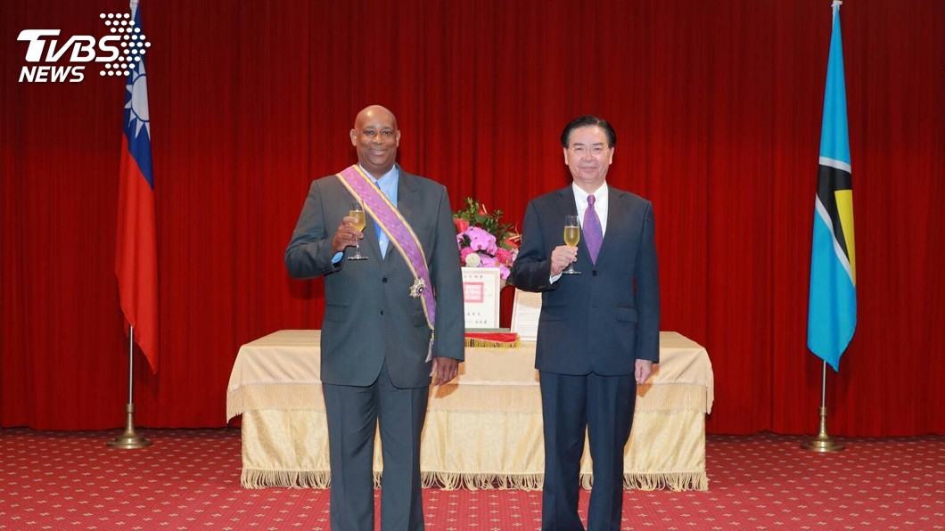 聖露西亞大使將離任 政府贈勳表揚