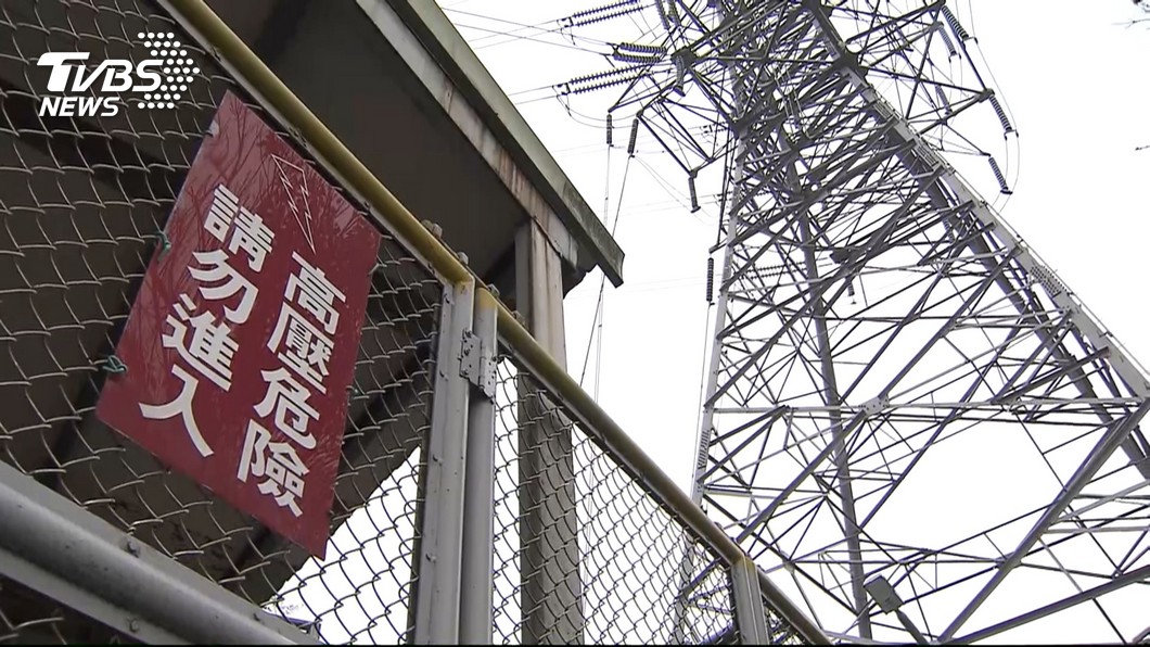 以為去爬山!他出門失聯 妻抬頭...見夫吊死高壓電塔