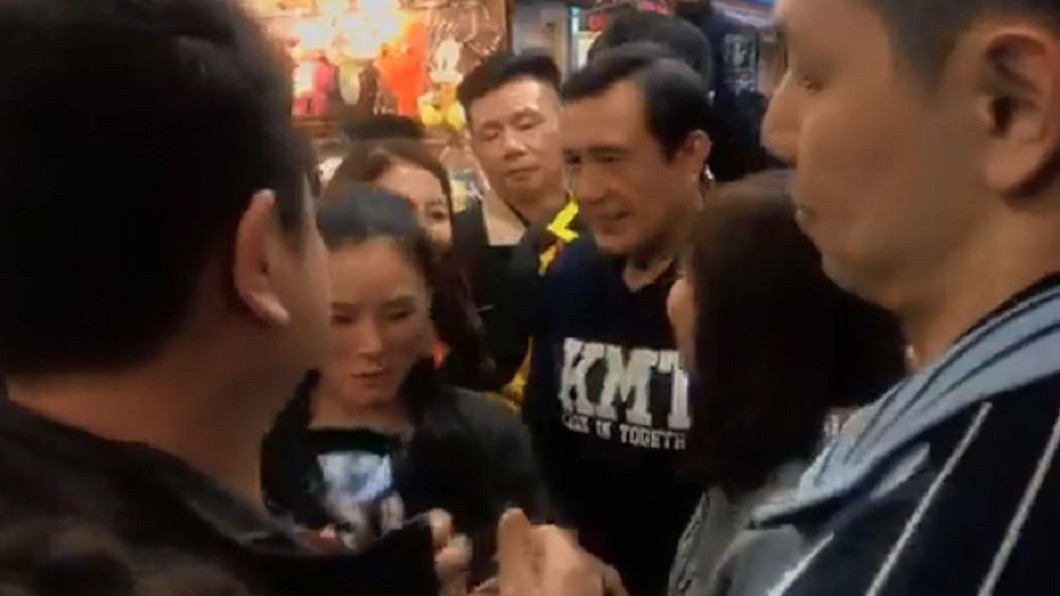 馬英九人氣爆!粉絲擠癱東大門夜市 攤商喊:再選總統