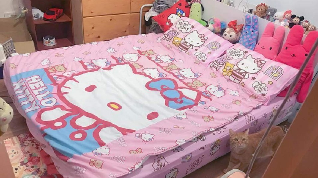 房間被女友大改造,滿滿粉色系少女心噴發。圖/爆廢公社