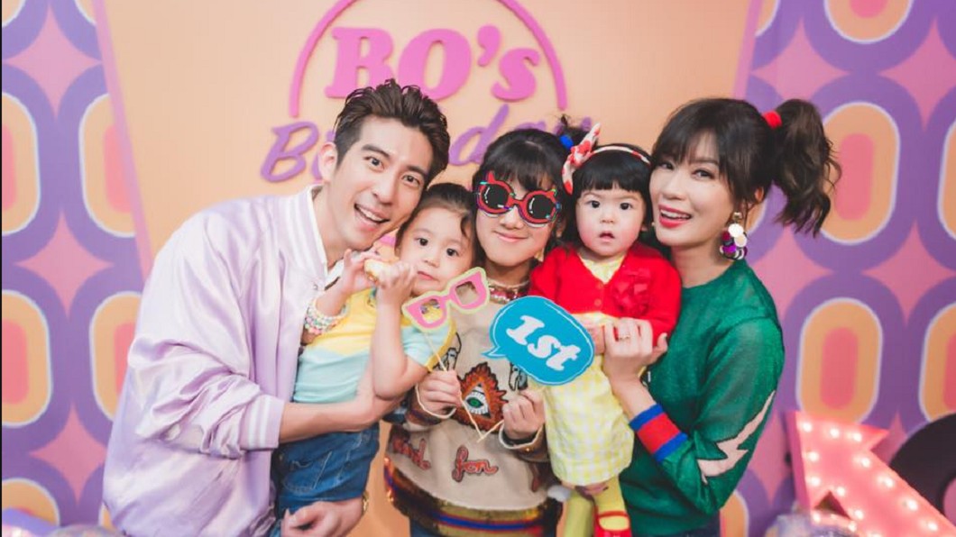 Bo妞歡度1歲生日 賈靜雯PO抓週派對照