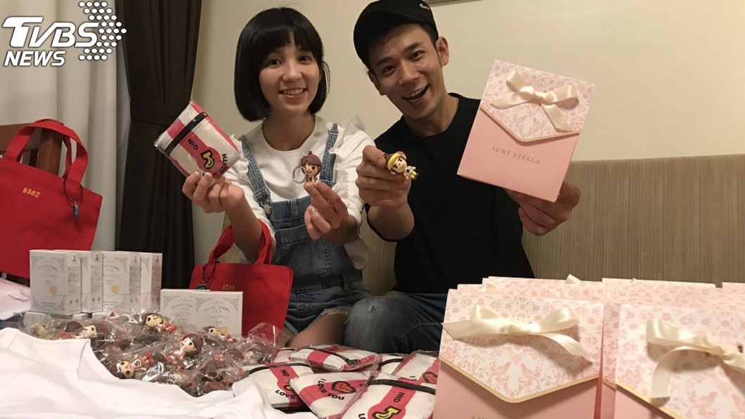 香蕉哥哥、草莓姐姐婚禮小物曝光! 甜蜜公仔放閃