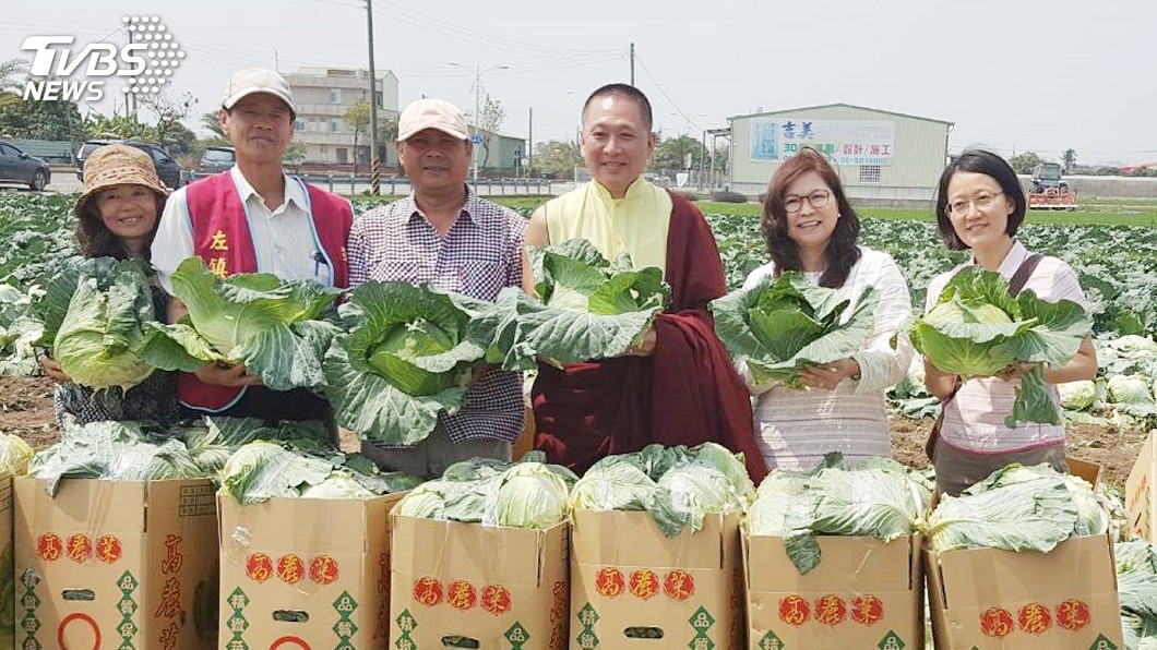 助高麗菜農 宗教團體採購贈弱勢