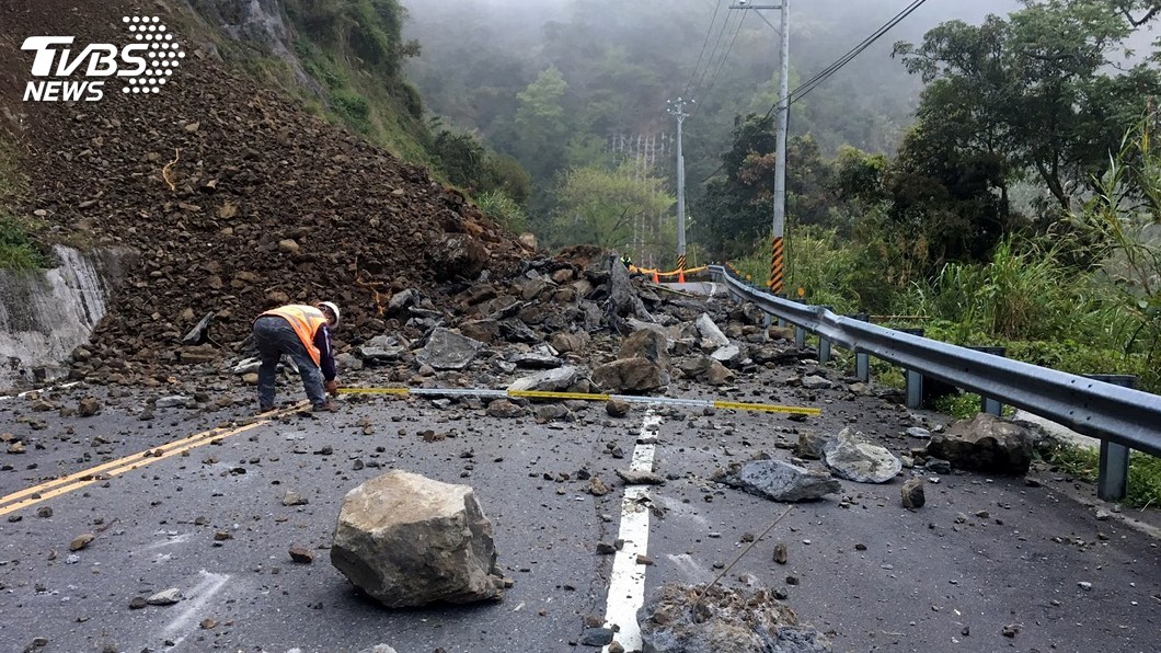 阿里山公路土石坍方 幸無人車經過