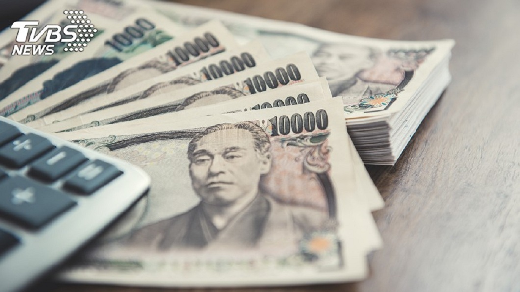 蝦毀?男拿10萬鈔票換錢 行員「眼殘」給他100萬