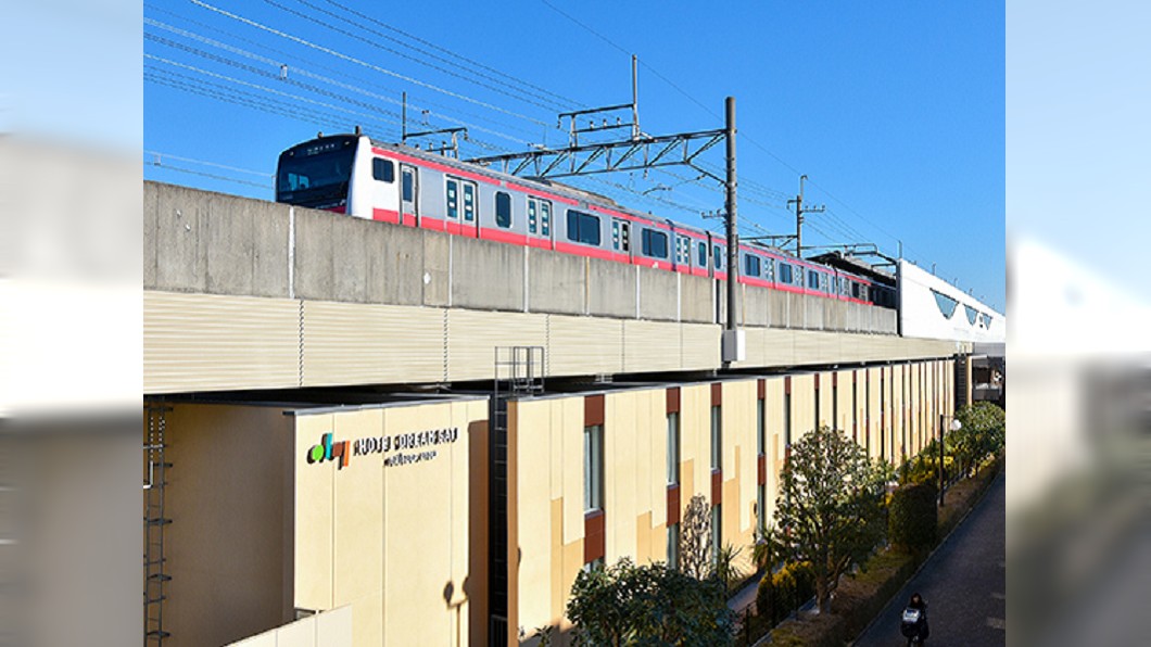 高架橋下開旅館！　高科技隔音不怕電車吵
