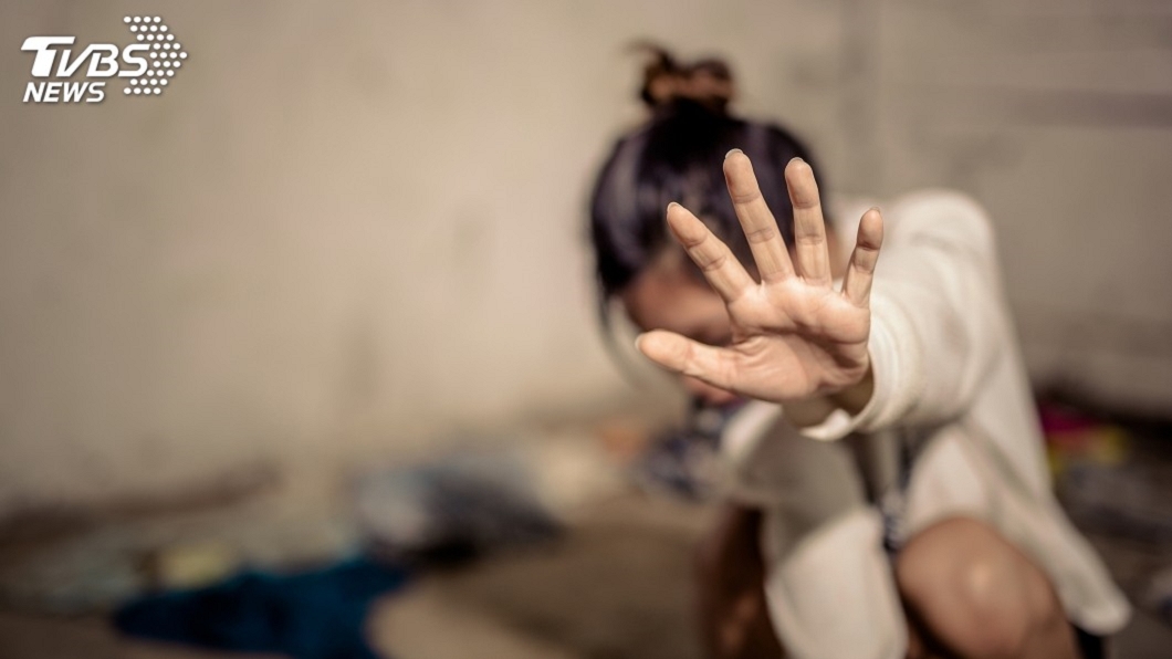 狼父趁夜猥褻女兒 法官稱「值得同情」判減刑