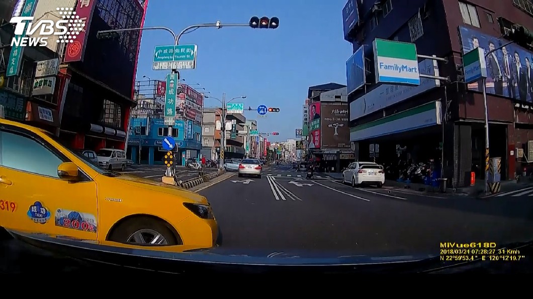 男控逼車嚇壞孕妻 運將:對方按喇叭挑釁