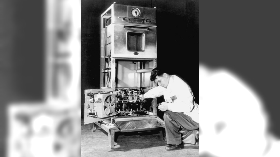 微波爐問世逾50年 第一代跟冰箱一樣大