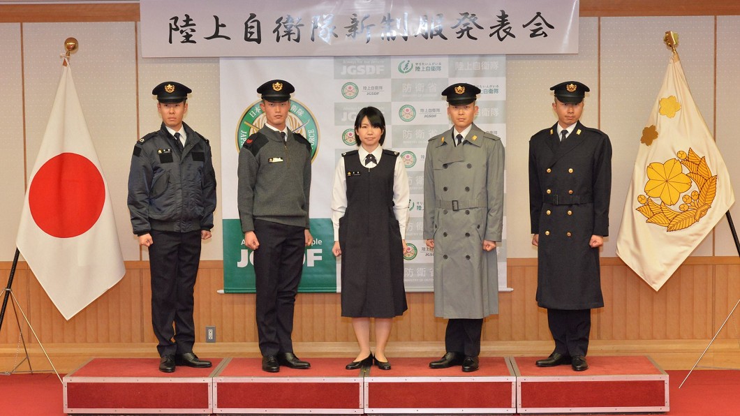 睽違27年!陸自制服改款 「孕婦裝」受矚目