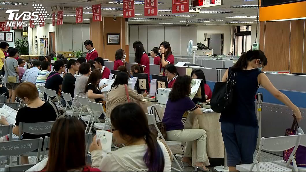 公務員上班別亂看 在候選人臉書按讚留言恐違法