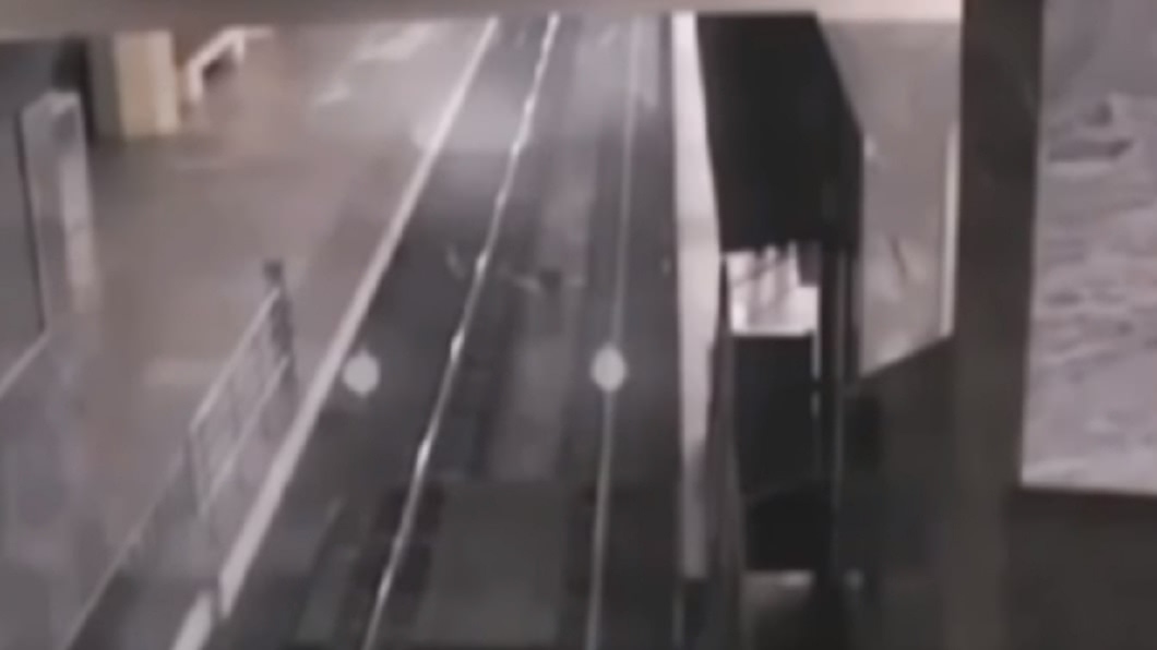 靈異列車！監視器拍下進站火車竟看不到車廂