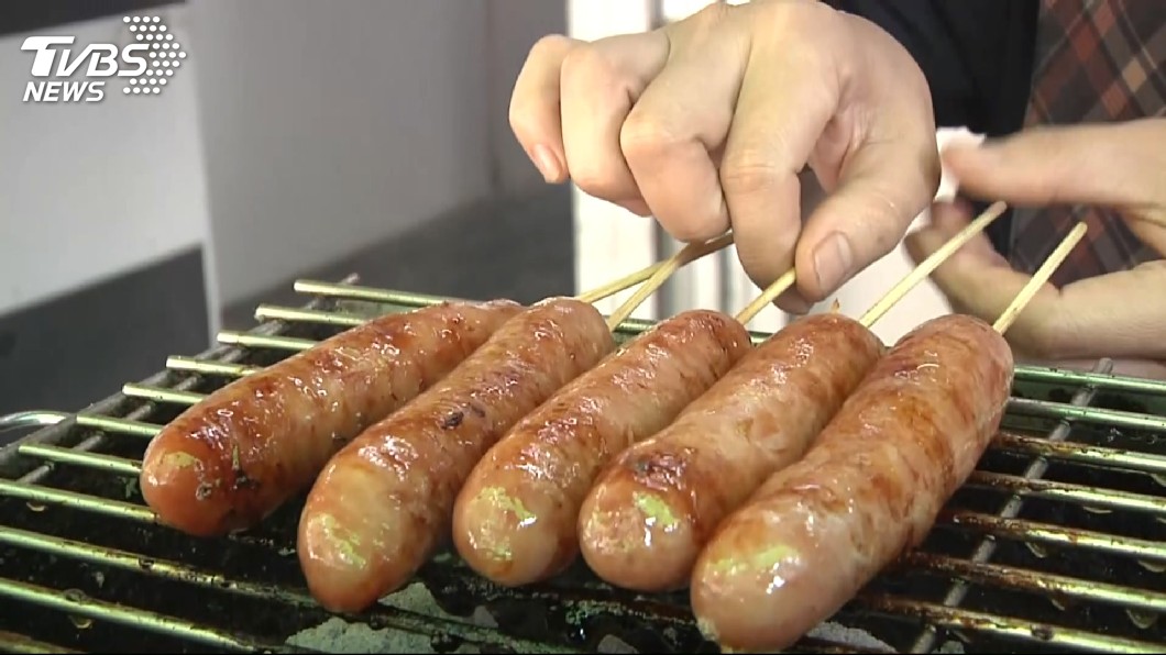 愛吃烤香腸加工食品，屬於大腸癌的高危險群。（圖／TVBS資料畫面）