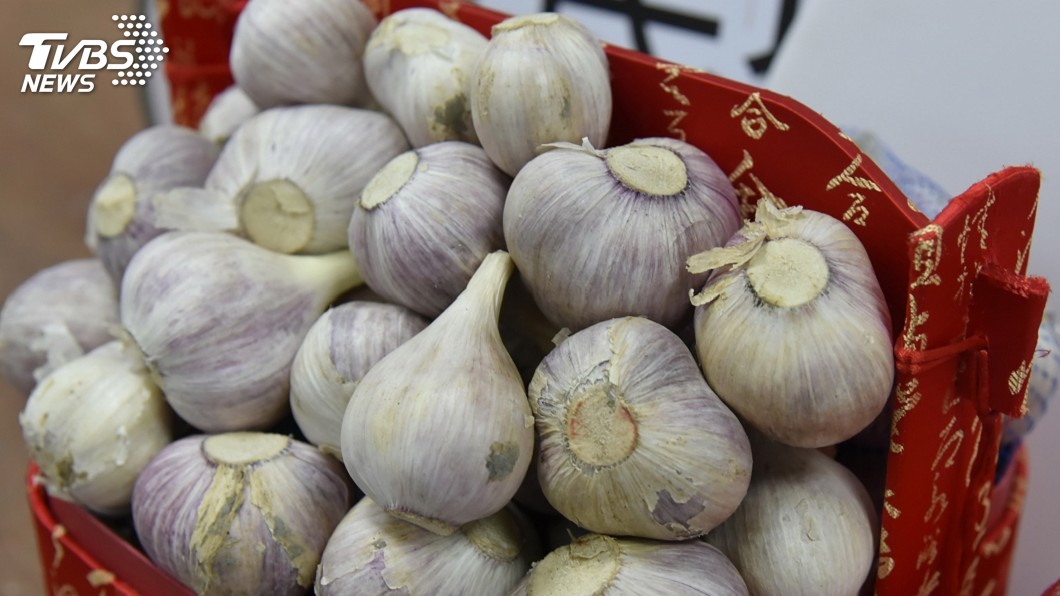 藍批蒜價崩跌政府無能 綠指優先助蒜農解決問題