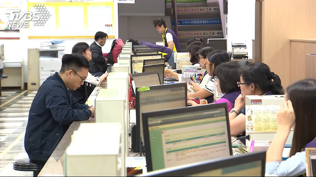 公務員請假半天改以時計 8月上路