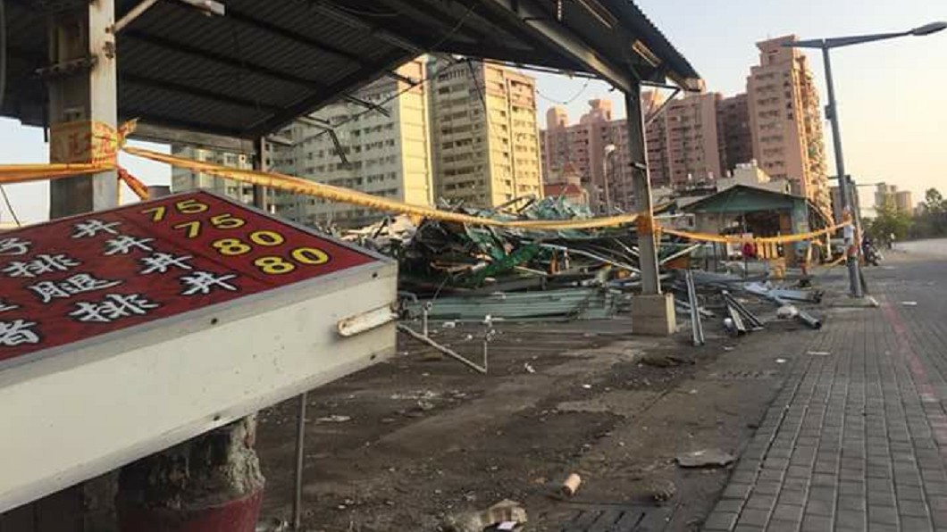 一張青年夜市的拆除照,讓當地人感嘆「回憶沒了」。圖/爆廢公社