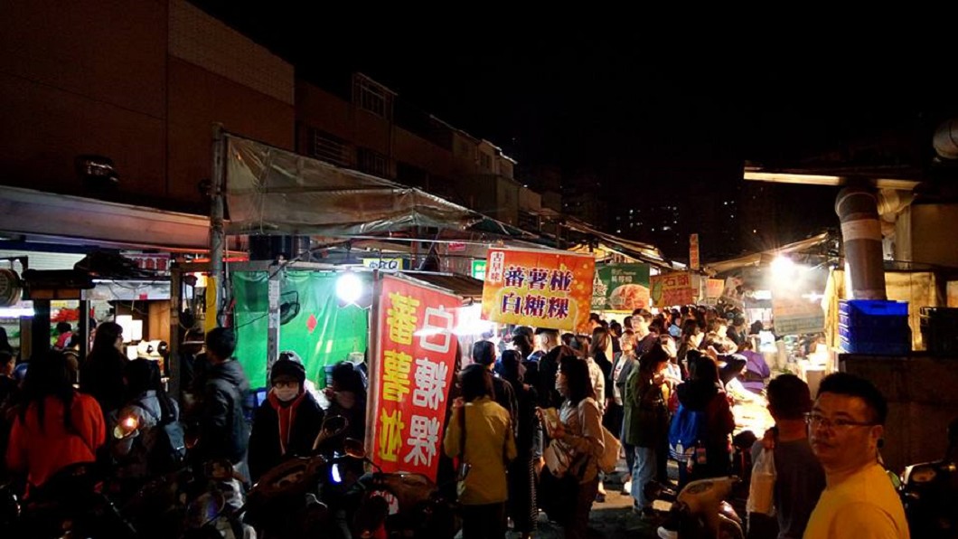 青年夜市收攤 一張照片讓當地人嘆:回憶沒了