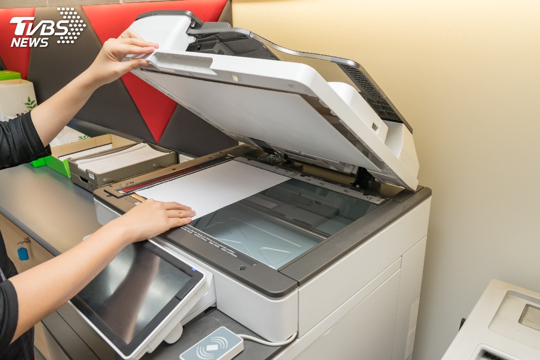 會計老鳥因「浪費碳粉」遭資遣!怒討未休工資21萬