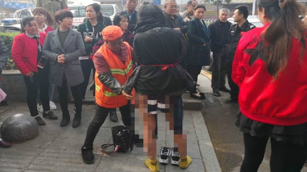 「脫」逃！女竊賊失手被抓　脫光衣服想落跑