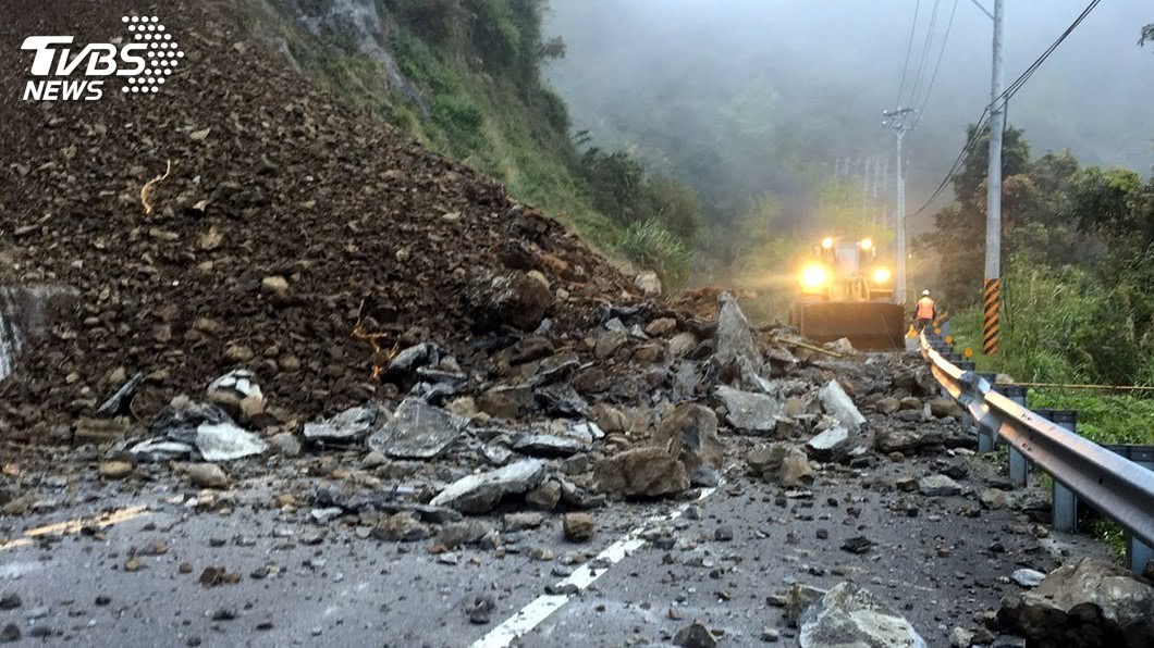 阿里山公路接連坍方落石 空拍勘查邊坡