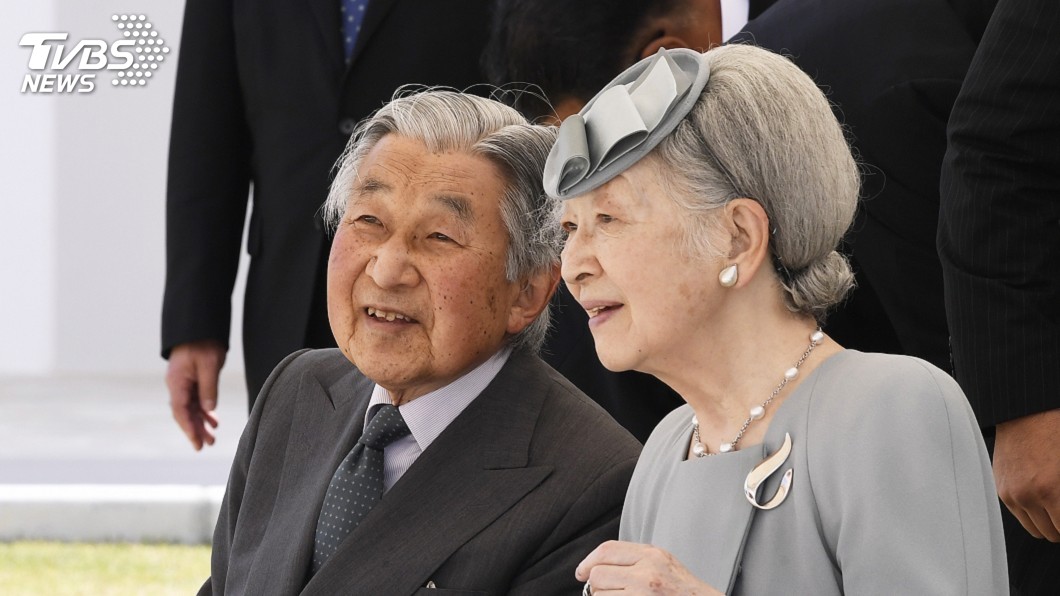 日皇伉儷訪與那國　旅台日人在蘇澳遙敬