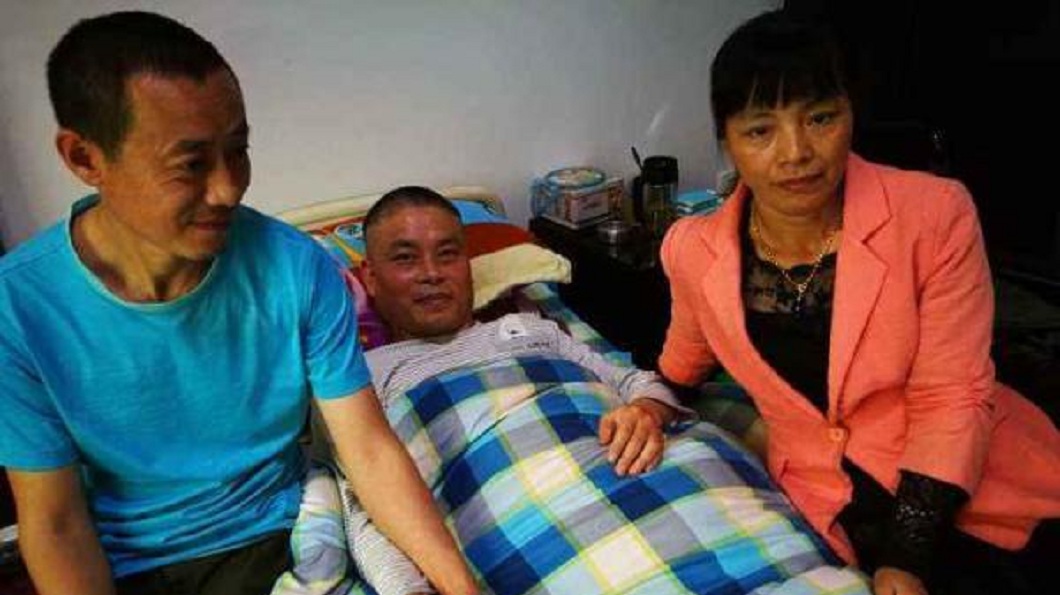 妻帶癱瘓前夫改嫁　現任夫無怨把屎把尿照顧13年