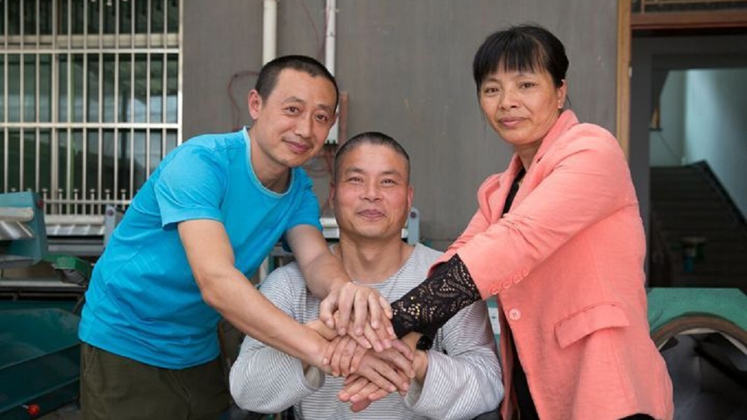 趙男不僅把劉男當成自己的大哥,還把對方的女兒供讀到大學畢業。(圖/翻攝自陸網)