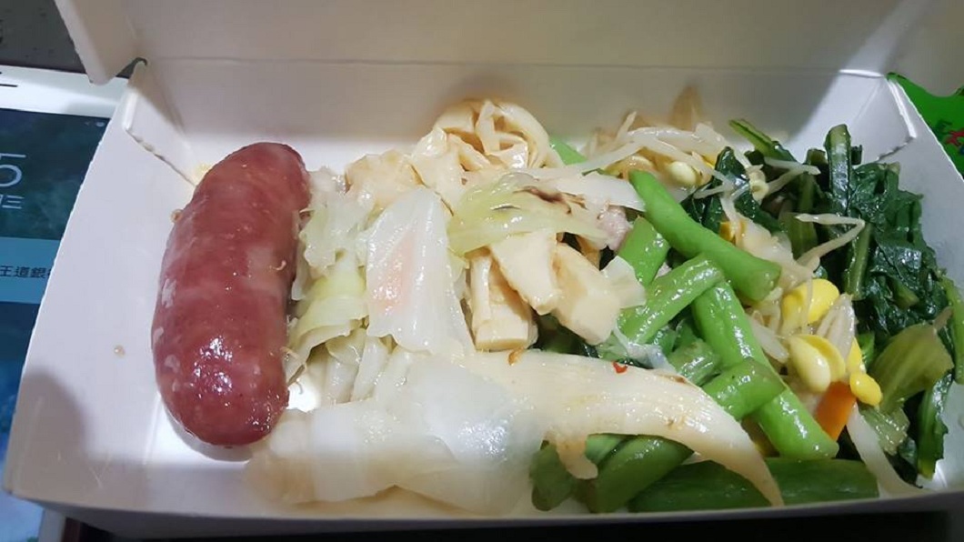 超佛心自助餐在新北永和　「5菜1香腸」只要20元