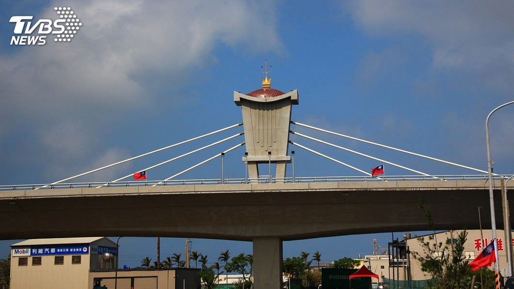 西濱中部段通車 景觀橋融入在地特色