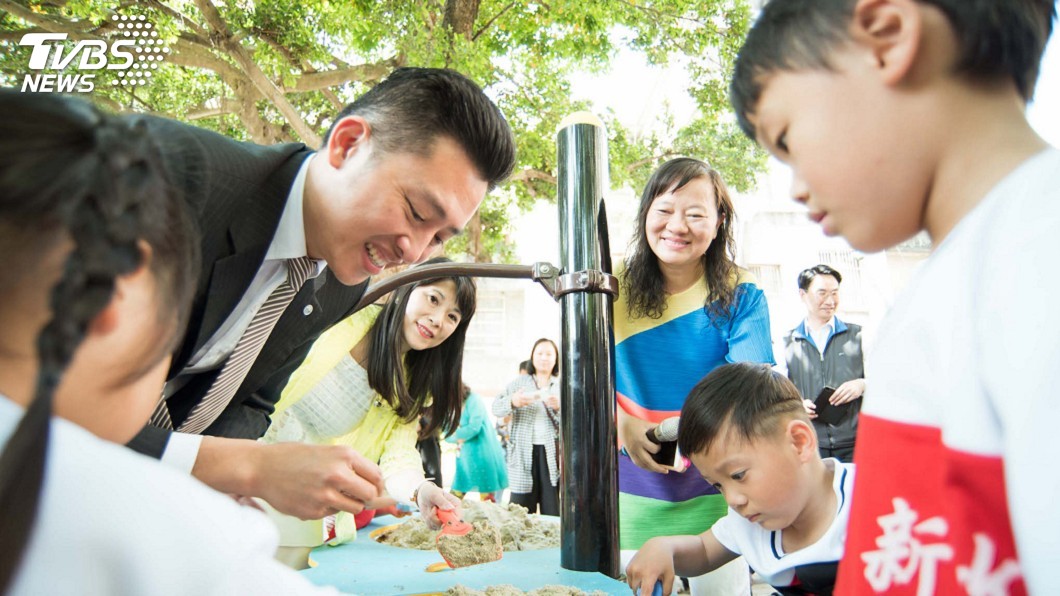 身障童也能玩! 竹小附幼共融遊戲場啟用