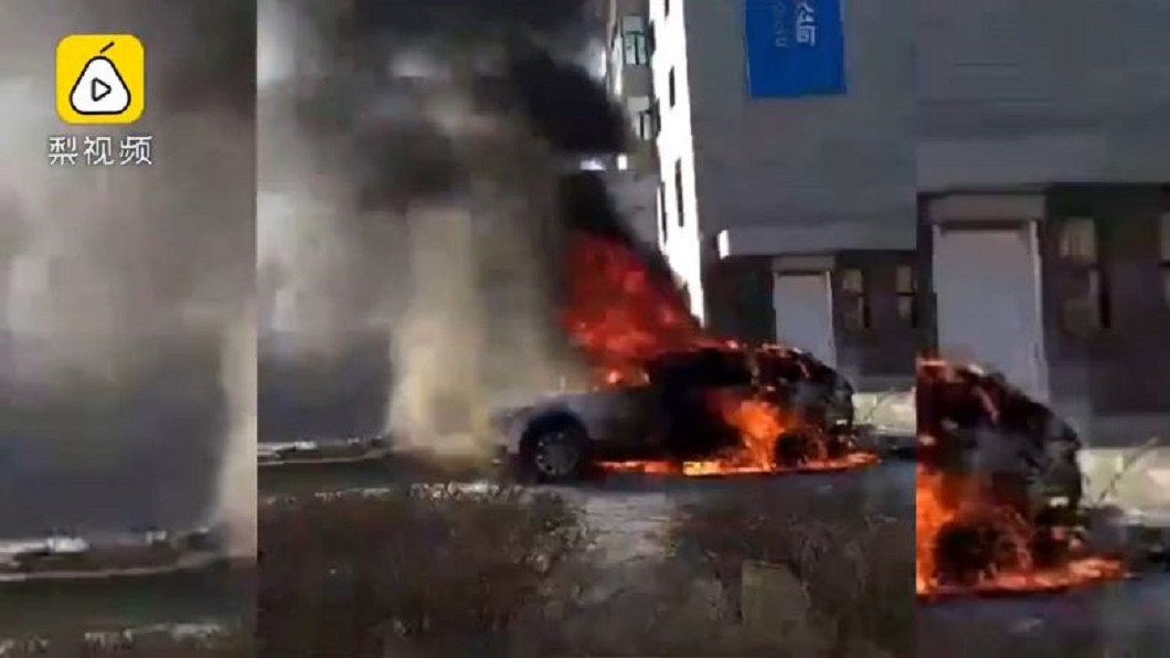 陸女油加太滿遇靜電 轎車起火燒成空殼