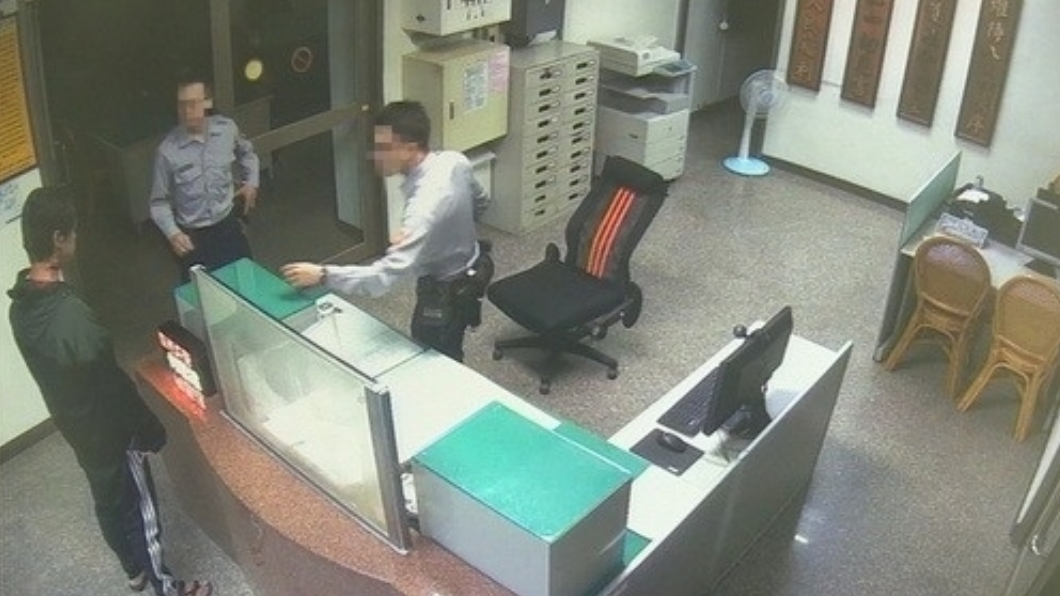 割頸太痛了…婚變男輕生未果 滿身血求助警