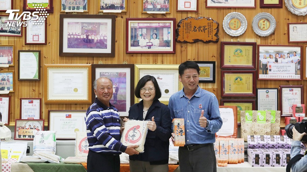總統花蓮寄明信片給蔡想想　「下次帶你回鄉看看」
