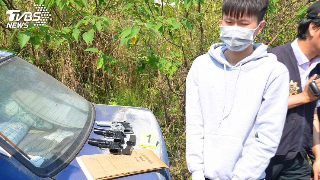 為友強出頭約人談判 2男飛車開槍遭逮