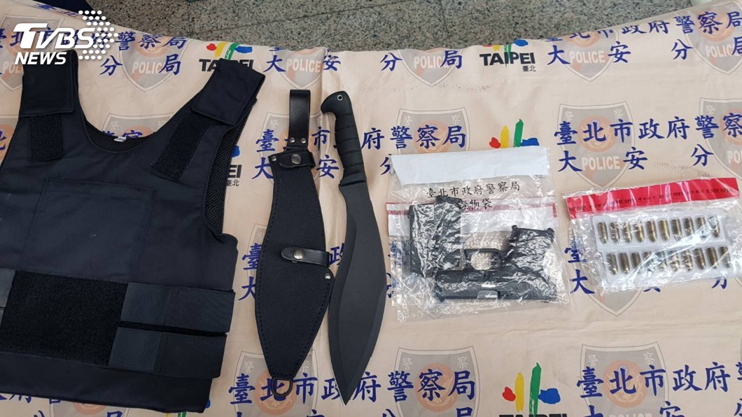 車內藏刀放槍遭警查獲 男稱防身用