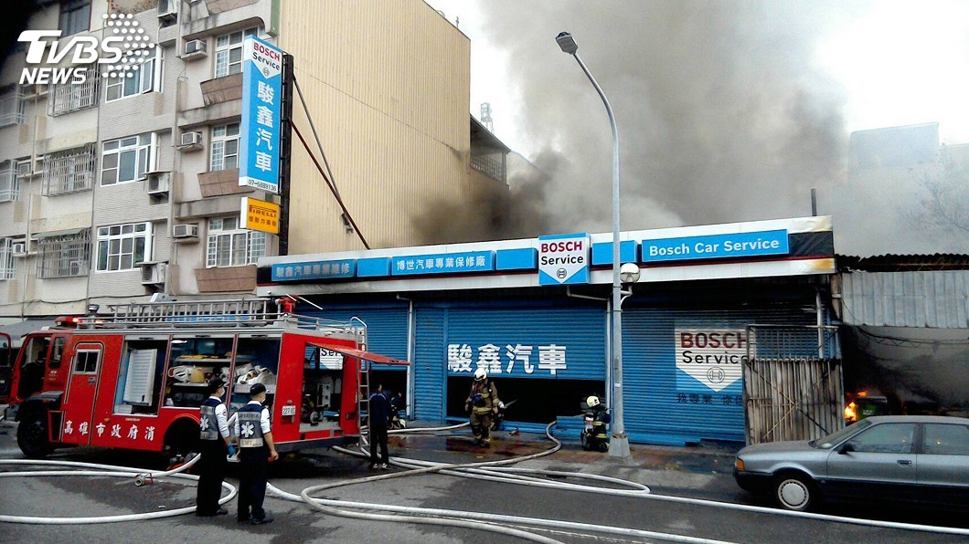 汽車保養廠火警　廠內付之一炬