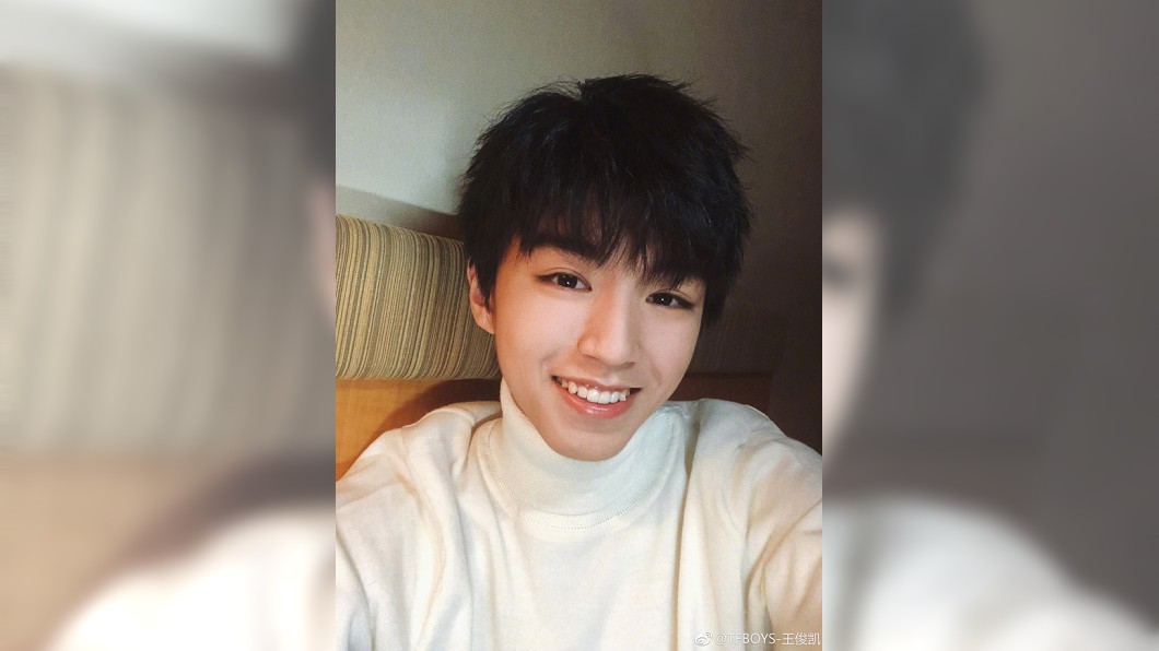 王俊凱「天坑」搭檔14歲文淇　淘氣馴鷹反差萌