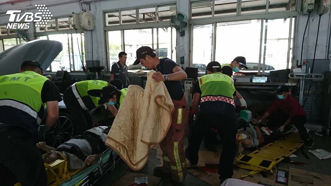 快訊/疑車輛入檔暴衝 汽車公司員工1死3傷