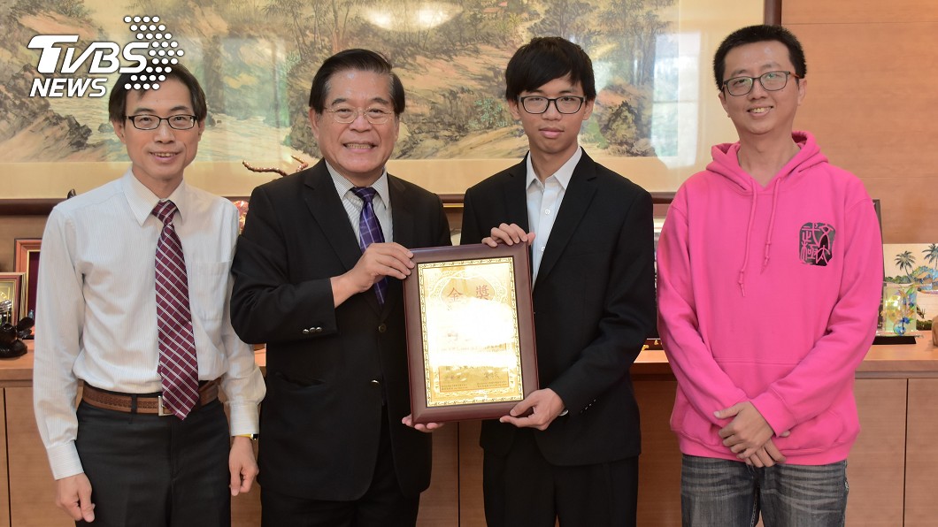 屏大資工系秀成果 賴慈馮學習平臺奪冠