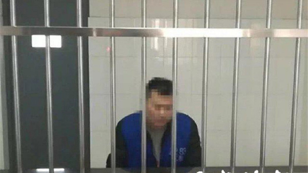 目前這名店長已遭到逮捕,警方也在做進一步的偵查。圖/翻攝《現代快報》