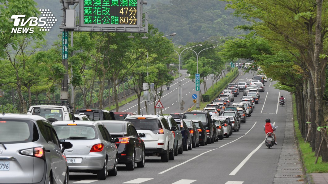 開通2個月的蘇花改,連假同樣大塞車。圖/中央社