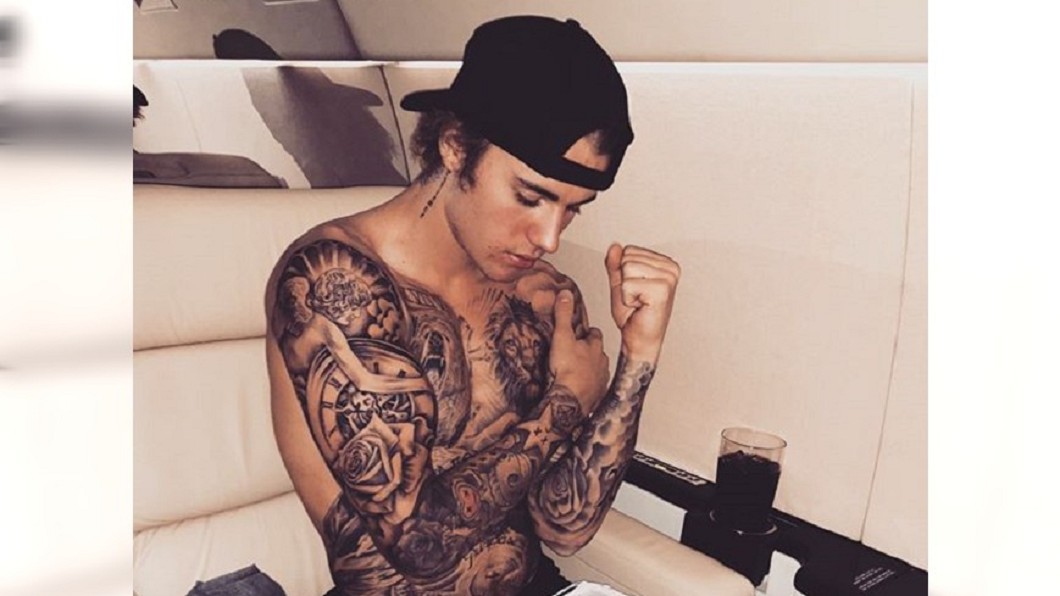 小賈斯汀的刺青逐年增加,但部分粉絲無法接受。圖/翻攝自 IG Justin bieber