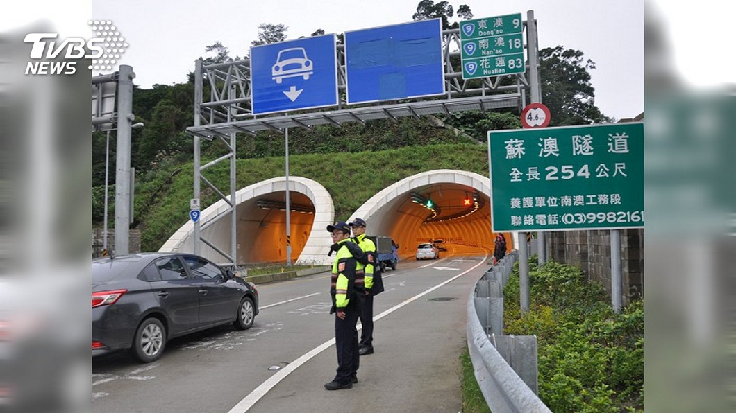 機車硬闖蘇花改 員警無奈:嫌我們不夠忙嗎?