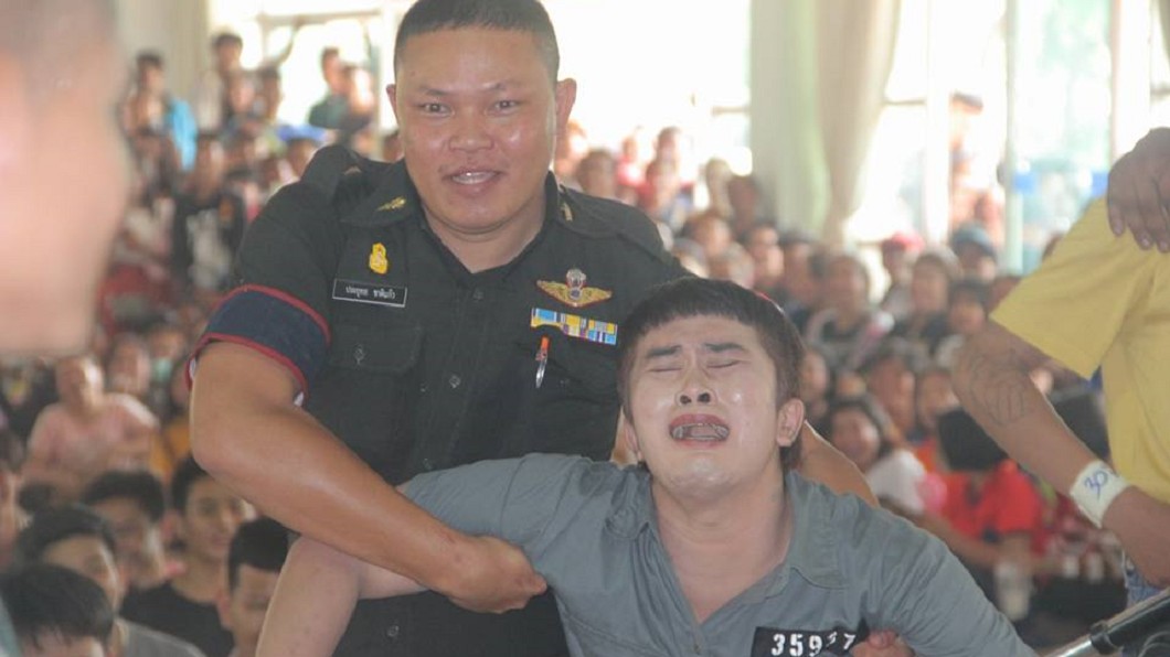 美妝男抽到兵籤淚崩　其他役男卻笑翻