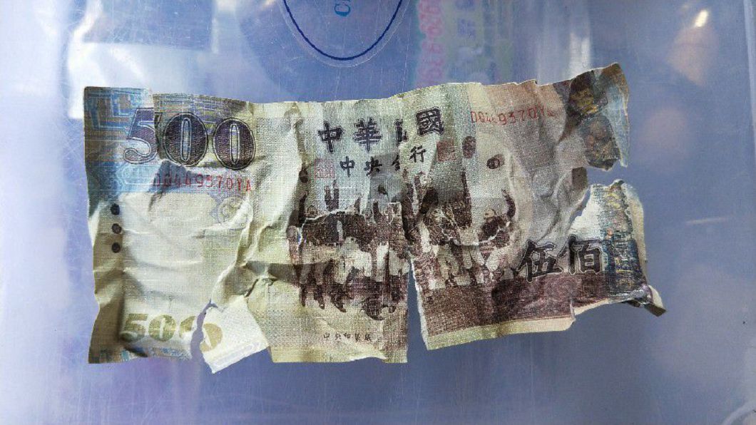 過分!用500元假鈔買香蕉 攤販伯心碎撕爛鈔票